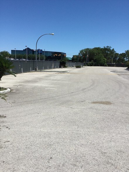 More Photos Of 16800 Feather Craft Ln, Houston Auto Dealership For Lease