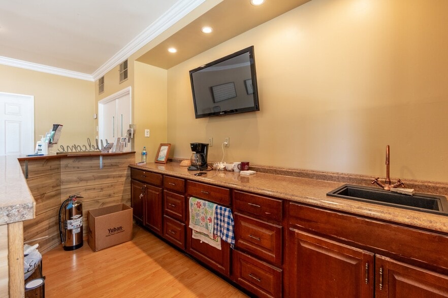 More Photos Of 10335 La Tuna Canyon Rd, Sun Valley Schools For Sale