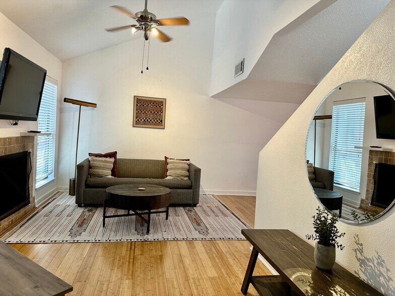 More Photos Of 708-800 S 1st St, Austin Multifamily For Sale