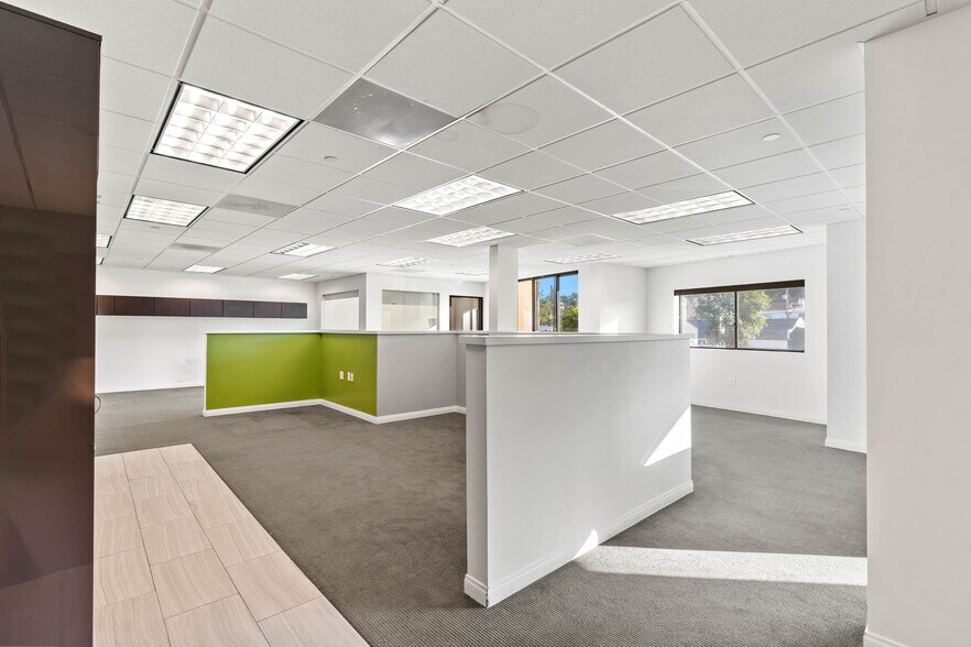 More Photos Of 13833-13841 Ventura Blvd, Sherman Oaks Storefront Retail Office For Sale