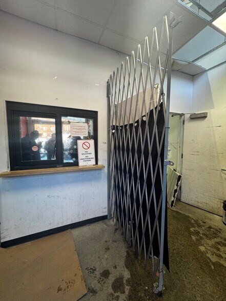 More Photos Of 82 Suydam St, Brooklyn General Retail For Sale