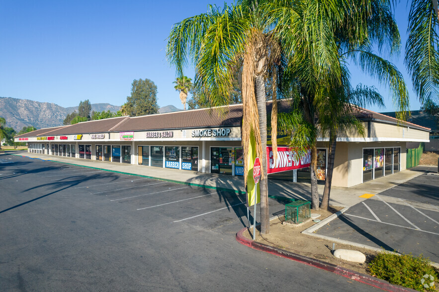 Primary Photo Of 31733-31739 Riverside Dr, Lake Elsinore Unknown For Lease