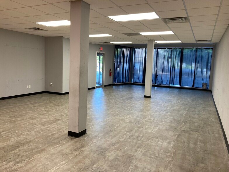 More Photos Of 431-439 S Main St, Franklin Storefront For Lease
