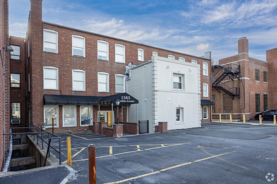 More Photos Of 1565 Franklin Ave, Garden City Office For Lease