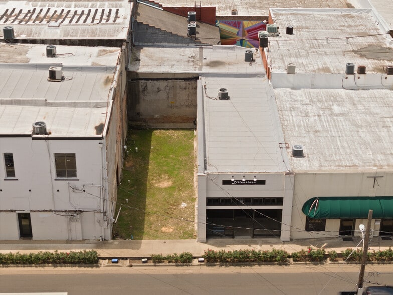 More Photos Of 209 N Jefferson Ave, Mount Pleasant Storefront For Sale