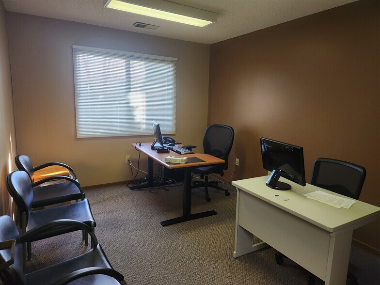 More Photos Of 1309 S Broadway St, Toledo Office For Sale