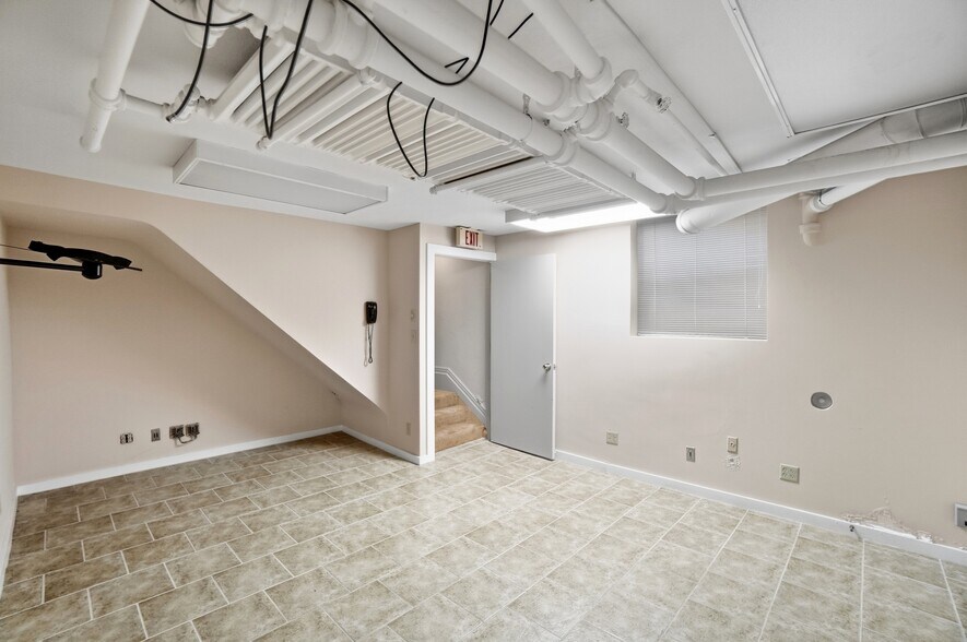 More Photos Of 2406 Auburn Ave, Cincinnati Office Residential For Sale