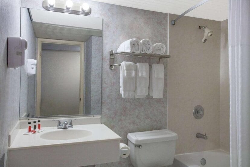 More Photos Of 3500 Cheney Hwy, Titusville Hotel For Sale