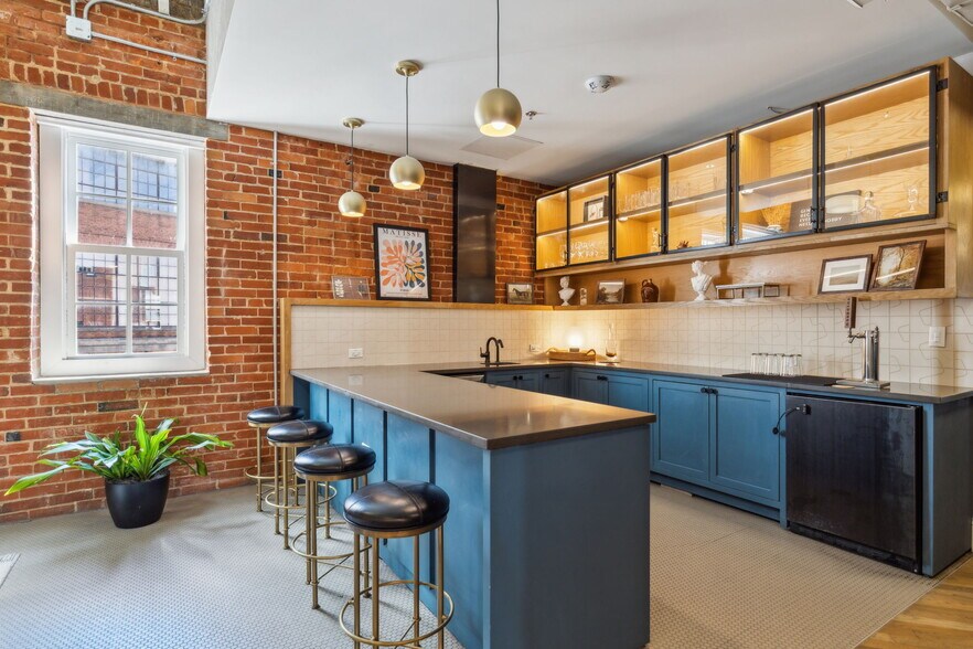 More Photos Of 3309 Elm St, Dallas Office For Sale