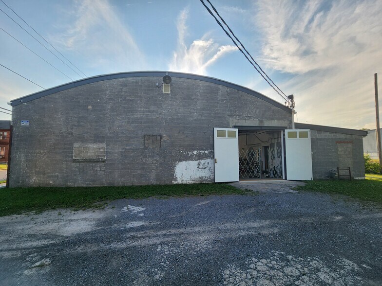 More Photos Of 66 Cottage St, Poughkeepsie Showroom For Sale