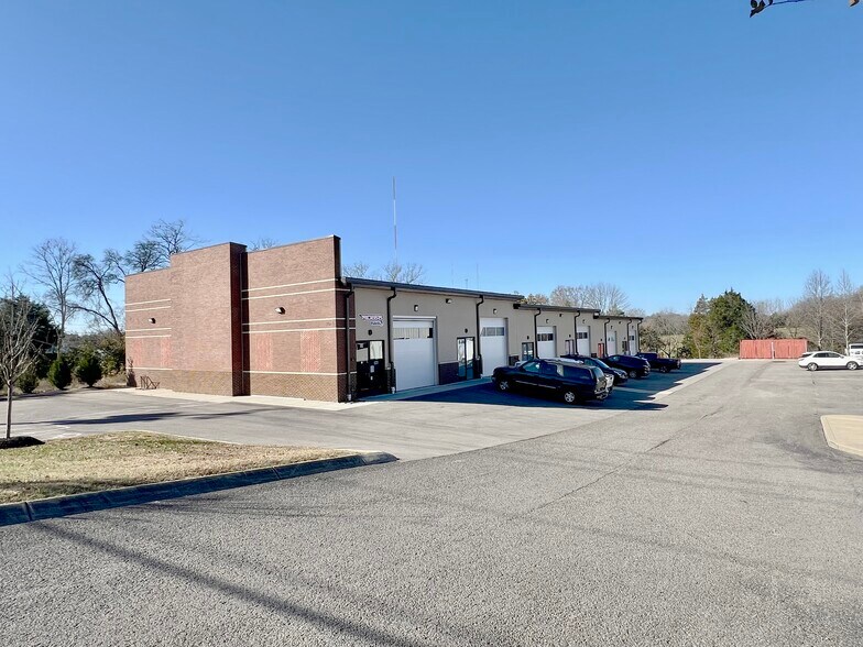 More Photos Of 3940 Dickerson Pike, Nashville Light Distribution For Lease