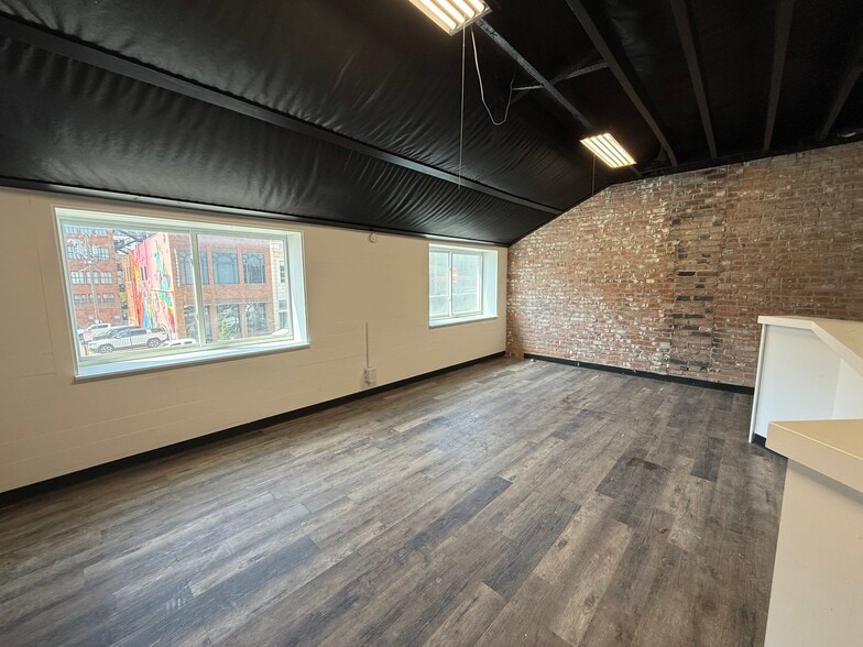 More Photos Of 1529 Grand Blvd, Kansas City Storefront Retail Office For Lease