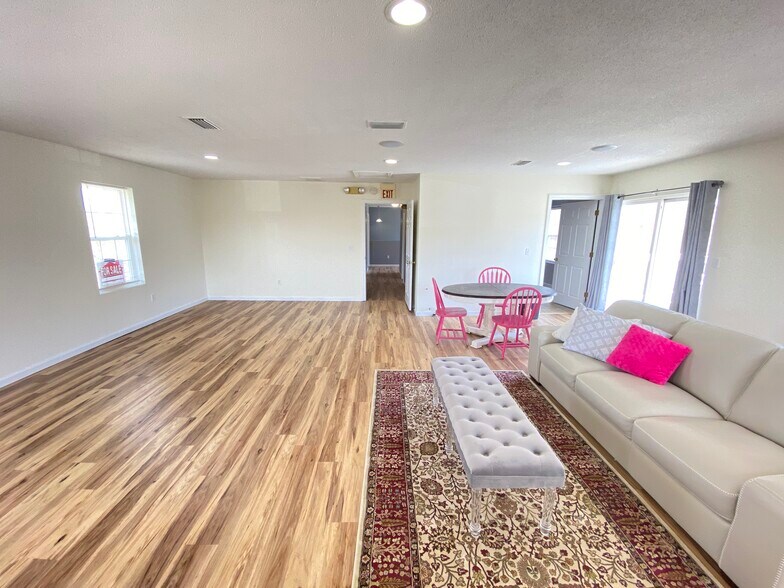 More Photos Of 27 S Main St, East Windsor Storefront Retail Office For Lease