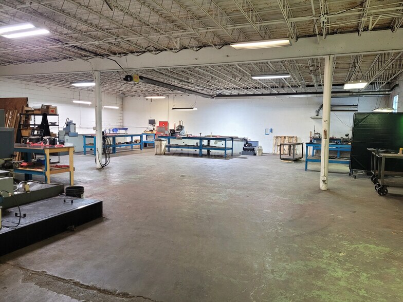 More Photos Of 981 Home Ave, Akron Manufacturing For Lease
