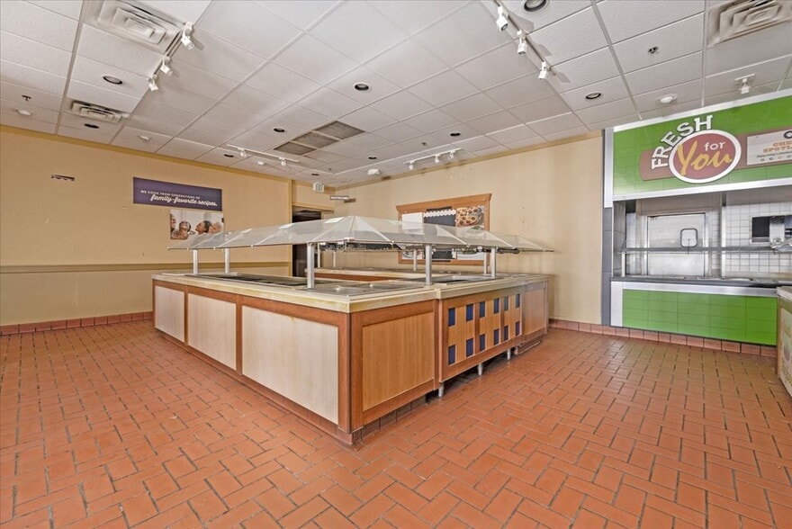 More Photos Of 3730-3780 N Blackstone Ave, Fresno Unknown For Lease