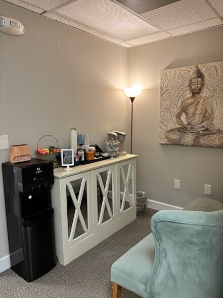 More Photos Of 533 Versailles Dr, Maitland Office For Lease