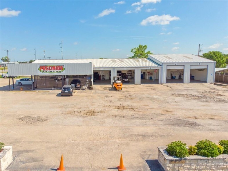 More Photos Of 3218 N Main St, Cleburne Auto Dealership For Lease