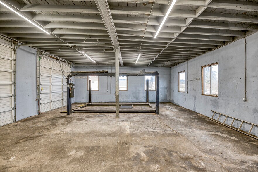 More Photos Of 452 SE Main St, Willamina Auto Repair For Sale