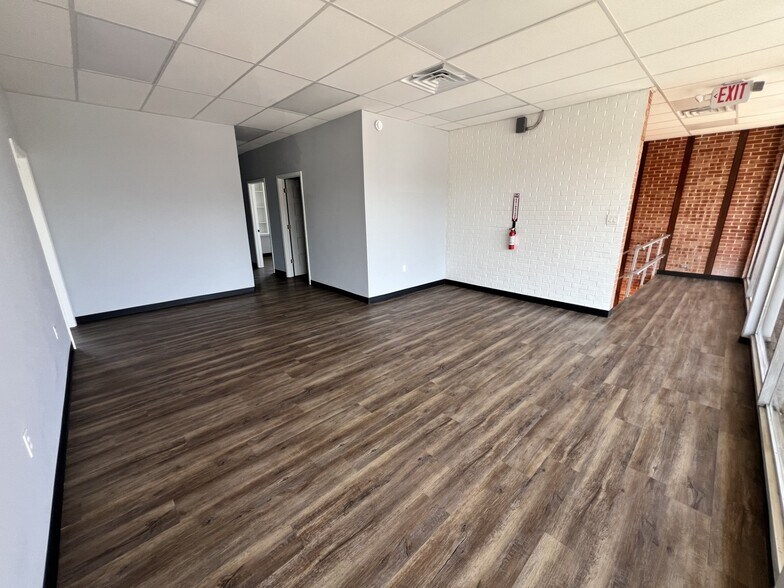 More Photos Of 701-817 W Park Row Dr, Arlington Freestanding For Lease