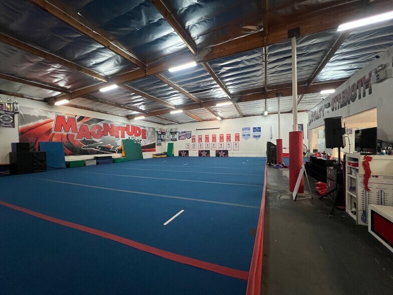 More Photos Of 8803-8811 Amigo Ave, Northridge Warehouse For Lease