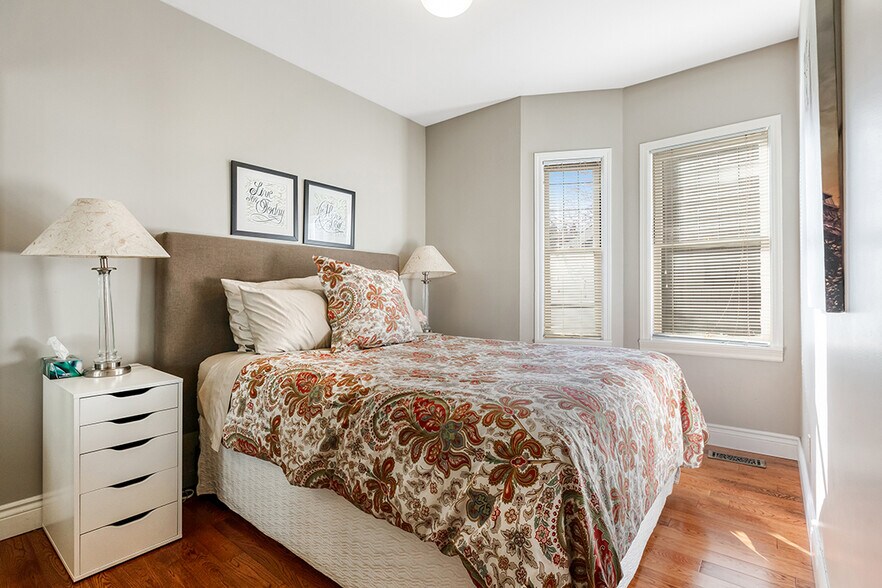 More Photos Of 2814 3rd Av W, Vancouver Hospitality For Sale