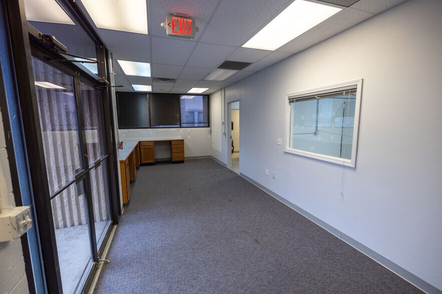 More Photos Of 503 Healey St, Champaign Office For Lease