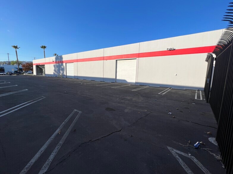 More Photos Of 9160 Deering Ave, Chatsworth Warehouse For Lease