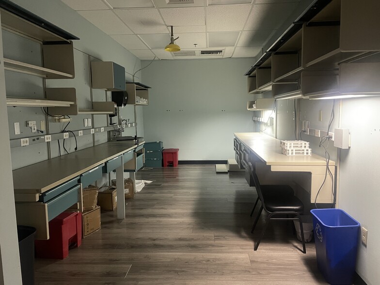 More Photos Of 1501-1503 E Calvada Blvd, Pahrump Medical For Sale