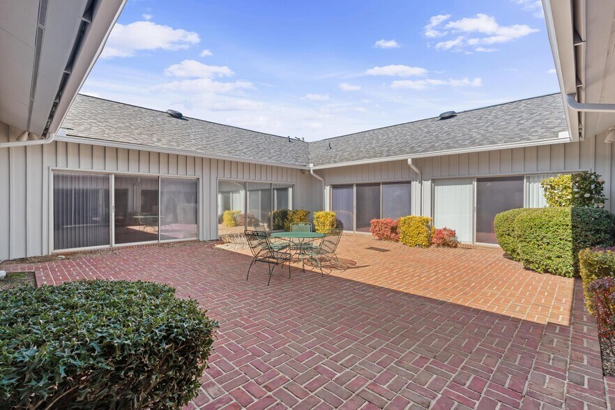 More Photos Of 1016 Everee Inn Rd, Griffin Business Park For Sale