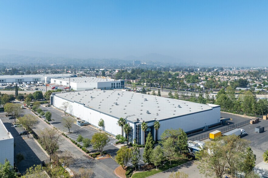 More Photos Of 2470 W Lugonia Ave, Redlands Warehouse For Lease