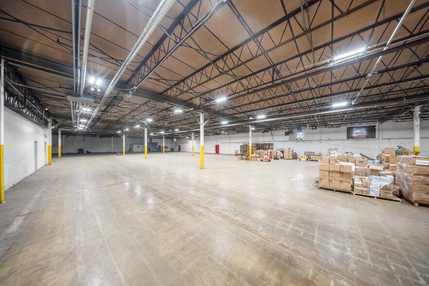 More Photos Of 3949 Austin Blvd, Island Park Warehouse For Sale