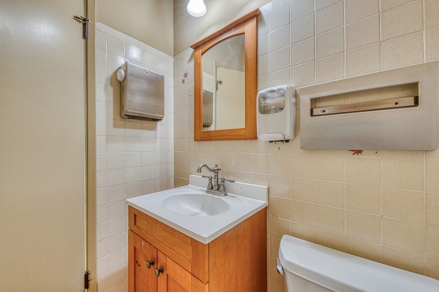 More Photos Of 729 S Main St, Salinas Office For Sale