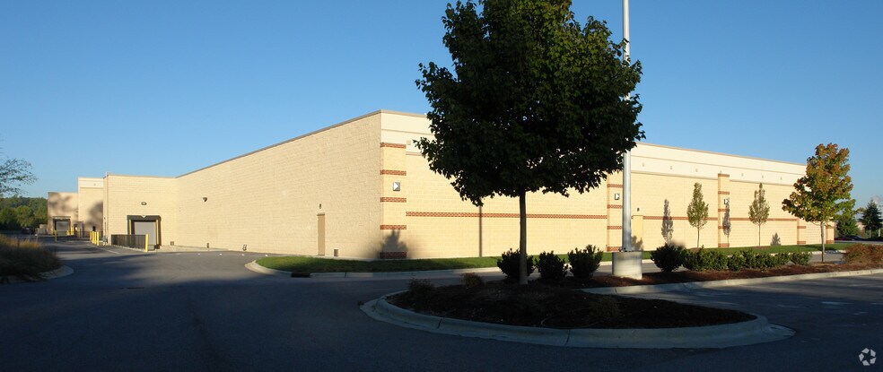 More Photos Of 3604 Sumner Blvd, Raleigh General Retail For Lease