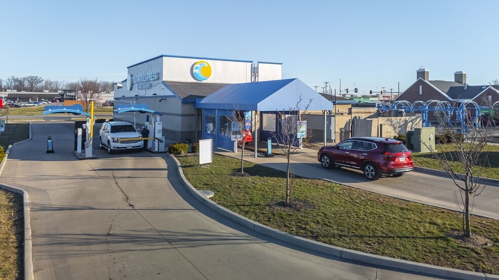 Primary Photo Of 2215 Tiffin Ave, Findlay Carwash For Sale