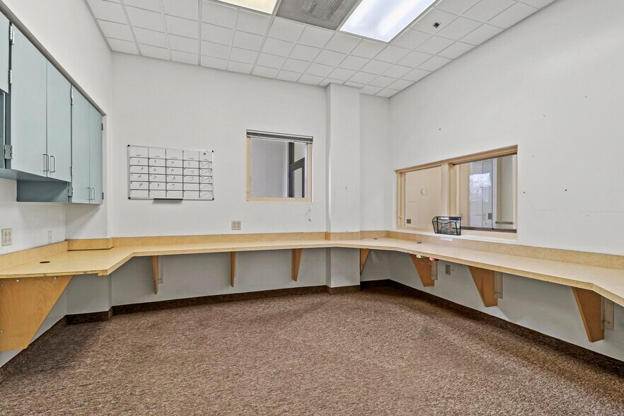 More Photos Of 315 Northampton St, Kingston Industrial For Sale