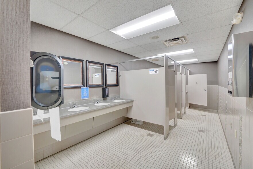 More Photos Of 26 Steele Ave, Arcade Office For Sale