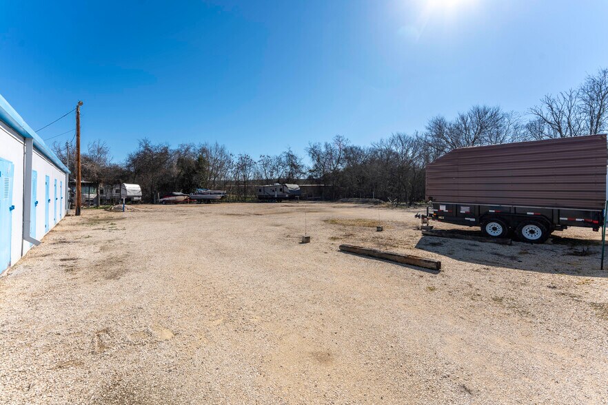 More Photos Of 1065 Market Hts, New Braunfels Self Storage For Sale