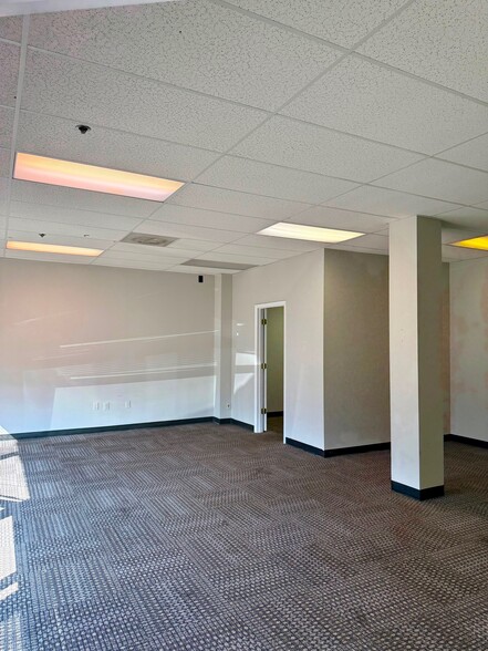 More Photos Of 8390 Terminal Rd, Lorton Flex For Lease