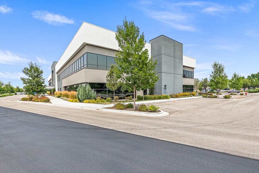 More Photos Of 3015 E Goldstone Dr, Meridian Medical For Lease