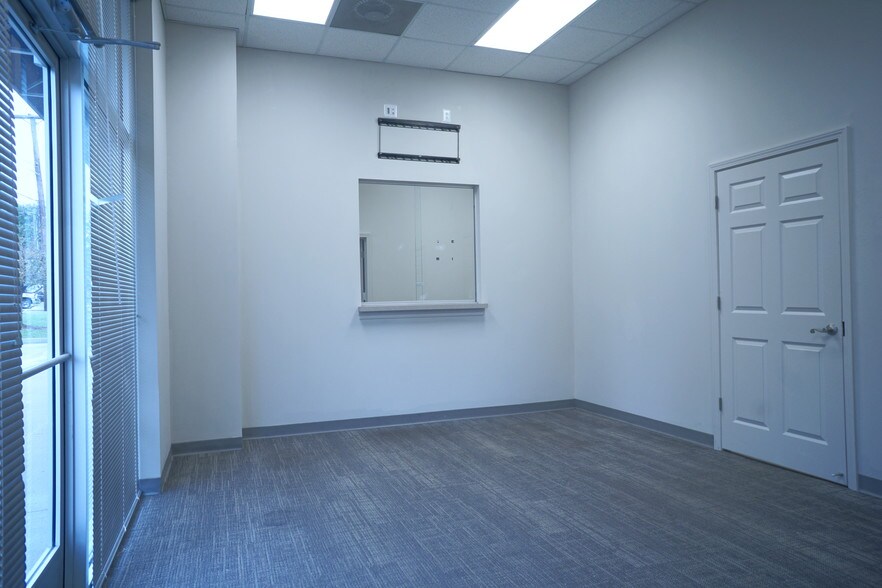 More Photos Of 179 Hancock St, Gallatin Storefront For Lease