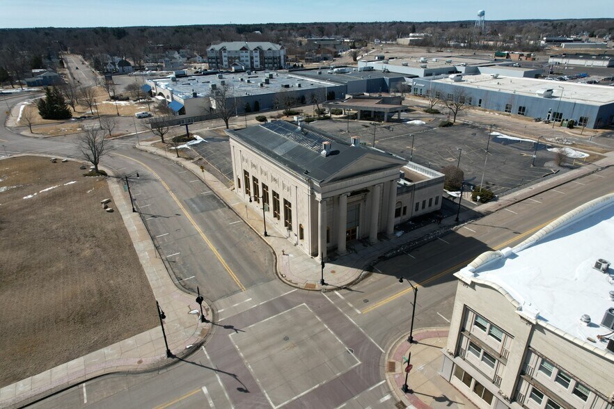 More Photos Of 311 W Grand Ave, Wisconsin Rapids Office For Sale