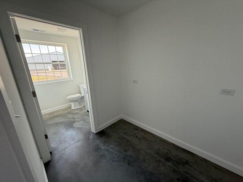 More Photos Of 607 S Olive St, Arcadia Land For Lease