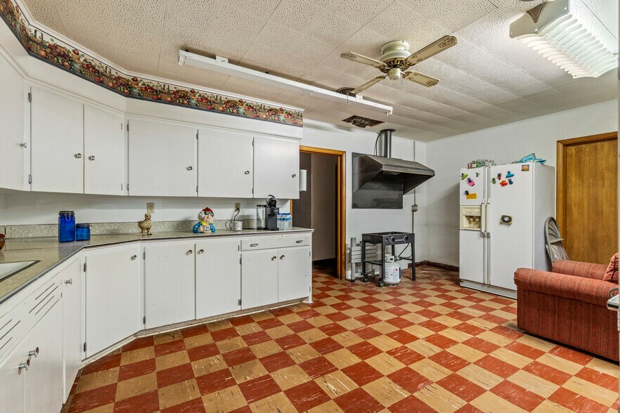 More Photos Of 115-117 W Grand Ave, Tonkawa Storefront Retail Office For Sale