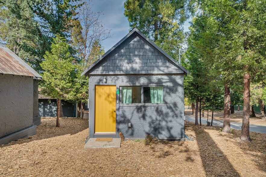 More Photos Of 25807 State Highway 189, Twin Peaks Hotel For Sale