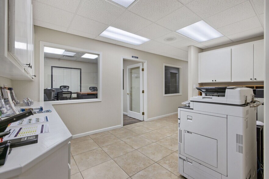 More Photos Of 610 W Main St, Visalia Office For Lease