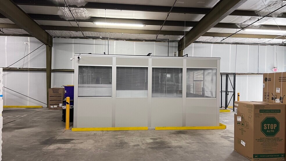 More Photos Of 6 NW Salevan Pl, Milford Warehouse For Lease