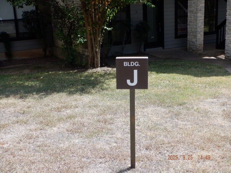 More Photos Of 5524 Bee Caves Rd, Austin Office For Sale