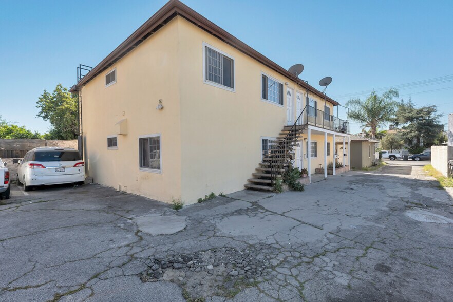 More Photos Of 11853 Hart St, North Hollywood Multifamily For Sale