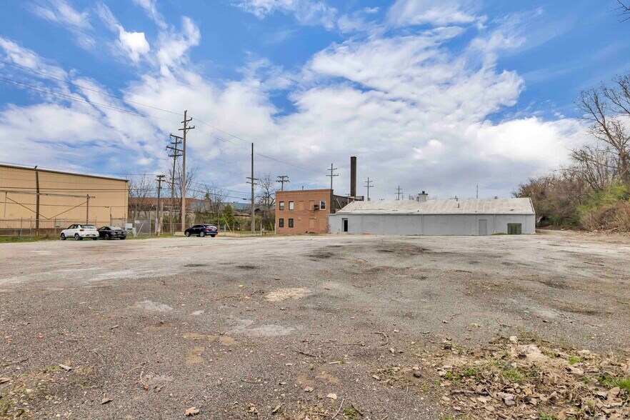 More Photos Of 7500 Bessemer Ave, Cleveland Manufacturing For Lease