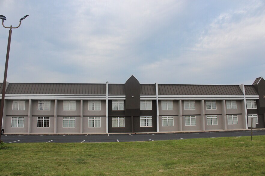 More Photos Of 148 Sheraton Dr, New Cumberland Hotel For Sale